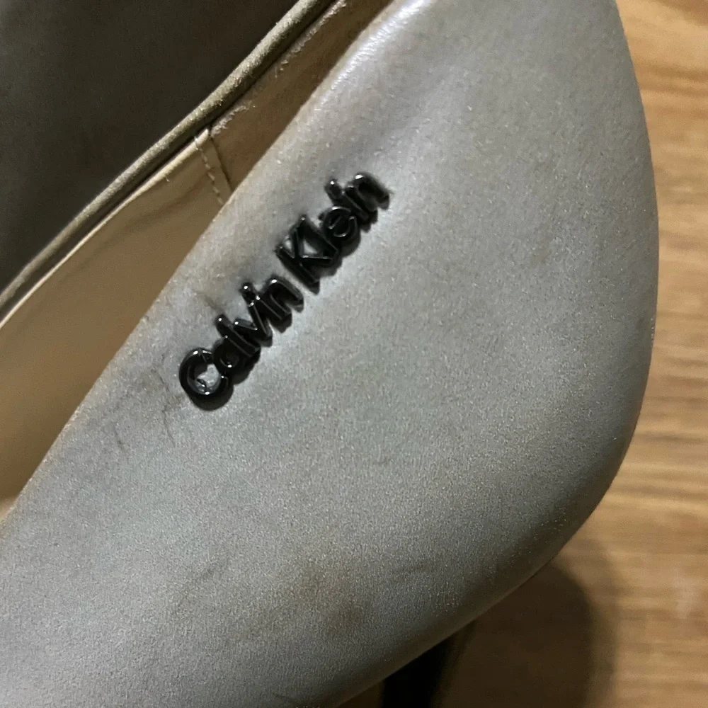 Calvin Klein Ramsay Distressed Grey Pumps